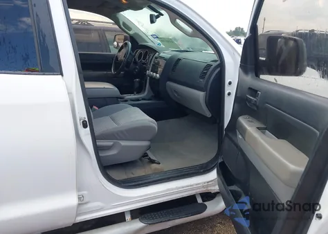 2011 Toyota Tundra Grade 4.6L V8 z USA, uszkodzony, nr VIN 5TFRM5F14BX022652